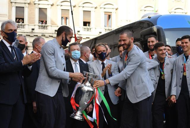 完美对战平台下载-总统接见意大利队，曼奇尼回应英格兰扎心一幕