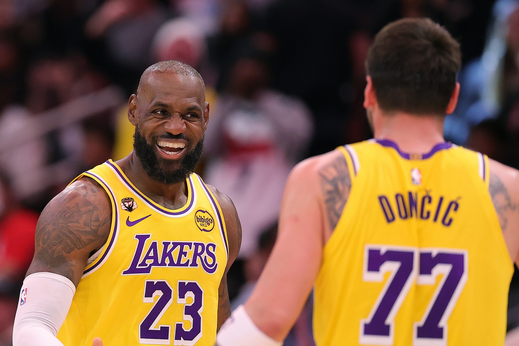 完美下载-41岁14中13！球权使用率生涯新低&amp;防守拉满 老詹复出后湖人真滴强